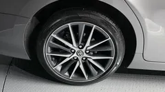 2022 Toyota Camry 2.5 XLE Hybrid, серый — фото 5