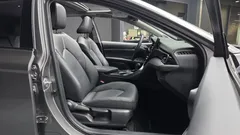 2022 Toyota Camry 2.5 XLE Hybrid, серый — фото 11