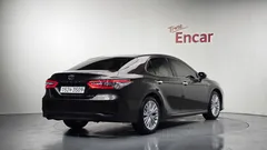 2021 Toyota Camry 2.5 XLE Hybrid, коричневый — фото 2