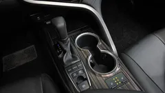 2021 Toyota Camry 2.5 XLE Hybrid, коричневый — фото 9