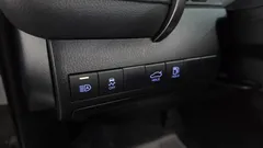 2021 Toyota Camry 2.5 XLE Hybrid, коричневый — фото 19