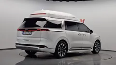 2022 Kia Carnival Diesel 9-Seater Hi-Limousine — фото 2