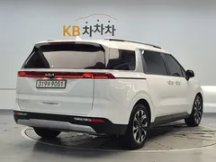 2023 Kia Carnival Diesel 9-Seater Prestige — фото 3