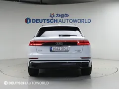 2023 Audi Q8 55 TFSI Quattro Premium — фото 4