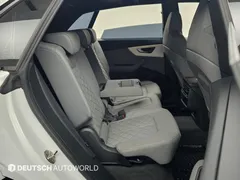 2023 Audi Q8 55 TFSI Quattro Premium — фото 16