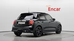 2023 Mini Cooper 5Door Resolute Edition — фото 2