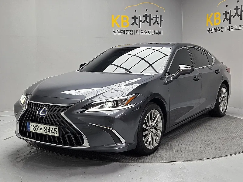 2022 Lexus ES Luxury Plus