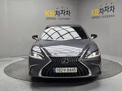 2022 Lexus ES Luxury Plus — фото 2