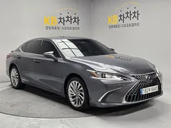 2022 Lexus ES Luxury Plus — фото 3