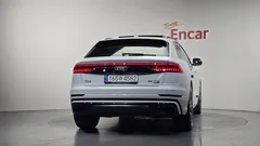2022 Audi Q8 55 TFSI Quattro Premium — фото 4