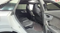 2022 Audi Q8 55 TFSI Quattro Premium — фото 11