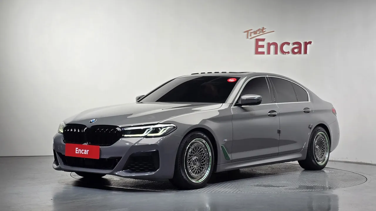 2022 BMW 5-Series 520i M Sport