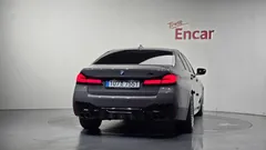 2022 BMW 5-Series 520i M Sport — фото 4