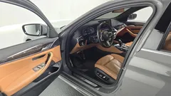 2022 BMW 5-Series 520i M Sport — фото 10