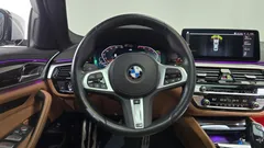 2022 BMW 5-Series 520i M Sport — фото 13