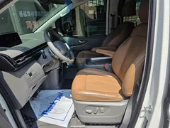 2022 Hyundai Staria Lounge 9-Seater — фото 9