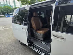 2022 Hyundai Staria Lounge 9-Seater — фото 17