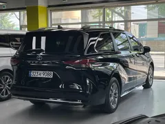 2021 Toyota Sienna 2.5 Hybrid AWD, чёрный — фото 2