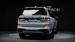 2024 BMW X7 M60i xDrive M sport 6STR, серо-серебристый — фото 4