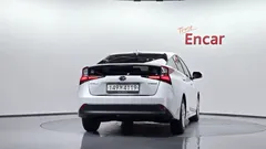 2022 Toyota Prius 1.8, белый — фото 4