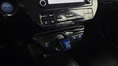 2022 Toyota Prius 1.8, белый — фото 9