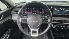 2023 Kia K5 2.0 LPI(Renter car), белый — фото 17
