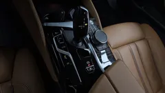 2021 BMW 5-Series 520i Luxury, белый — фото 9