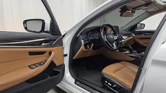 2021 BMW 5-Series 520i Luxury, белый — фото 10