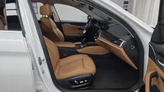 2021 BMW 5-Series 520i Luxury, белый — фото 11