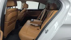 2021 BMW 5-Series 520i Luxury, белый — фото 12