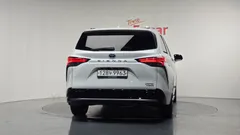 2021 Toyota Sienna 2.5 Hybrid 2WD, белый — фото 4