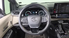 2021 Toyota Sienna 2.5 Hybrid 2WD, белый — фото 13