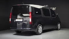 2022 Hyundai Staria 4WD Tourer 9-Seater — фото 2