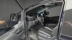 2022 Hyundai Staria 4WD Tourer 9-Seater — фото 10