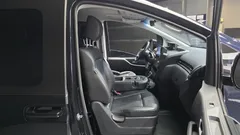 2022 Hyundai Staria 4WD Tourer 9-Seater — фото 12