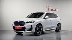 2024 BMW X1 xDrive 20i M Sport, белый — фото 1