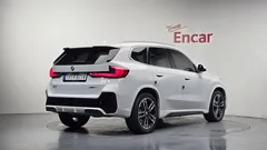 2024 BMW X1 xDrive 20i M Sport, белый — фото 2