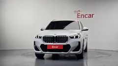 2024 BMW X1 xDrive 20i M Sport, белый — фото 3