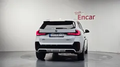 2024 BMW X1 xDrive 20i M Sport, белый — фото 4