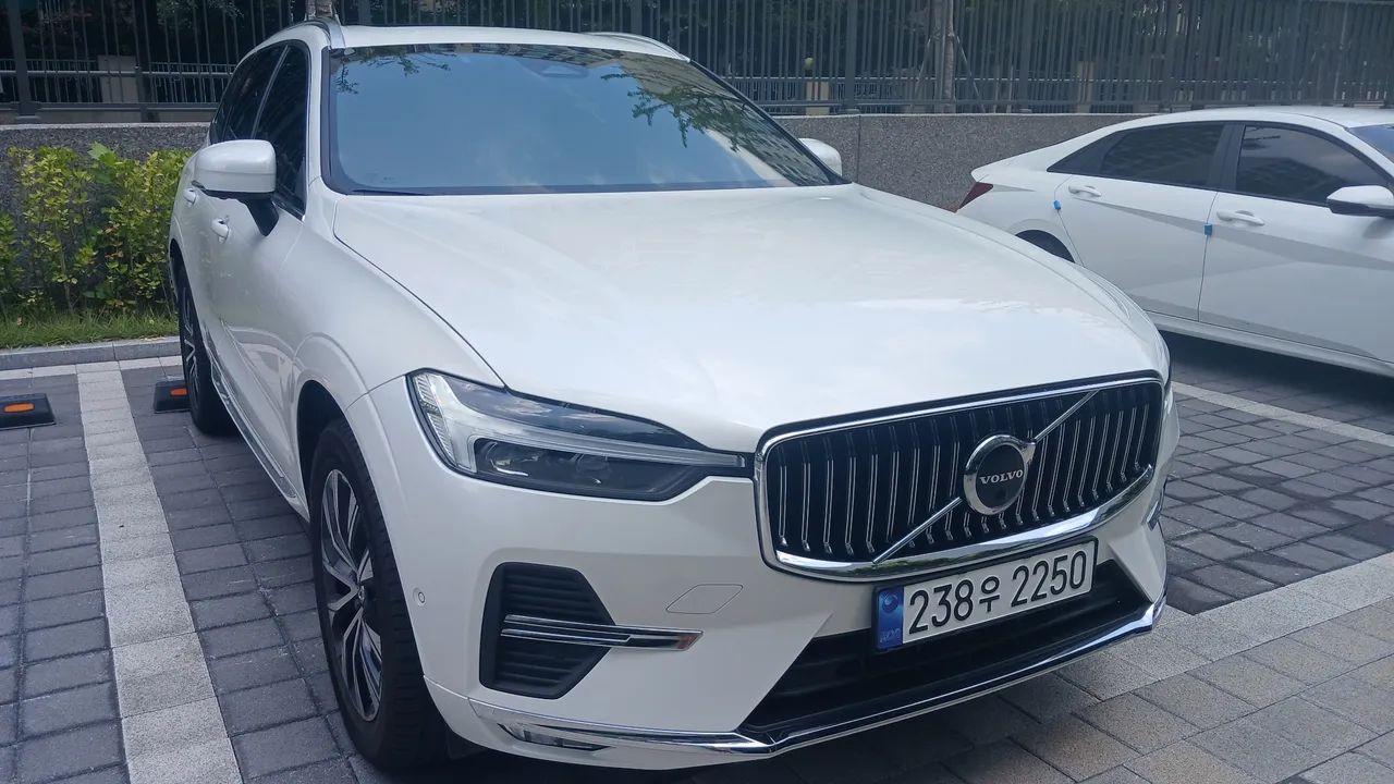 2023 Volvo XC60 B5 Ultimate Bright
