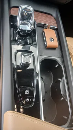 2023 Volvo XC60 B5 Ultimate Bright — фото 9