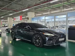 2022 Lexus LS 3.5 Luxury AWD, чёрный — фото 2