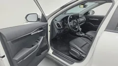 2021 Kia Seltos Gasoline 1.6 Turbo 2WD, белый — фото 10