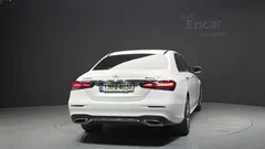 2022 Mercedes-Benz E-Class E220d 4MATIC AMG Line — фото 4