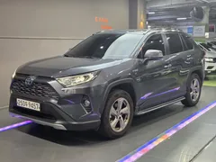 2021 Toyota RAV4 2.5 4WD Hybrid, серый — фото 2
