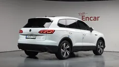 2023 Volkswagen Touareg 3.0 TDI Premium, белый — фото 2
