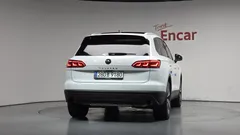 2023 Volkswagen Touareg 3.0 TDI Premium, белый — фото 4