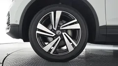 2023 Volkswagen Touareg 3.0 TDI Premium, белый — фото 5