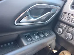 2023 ChevroletGMDaewoo Tahoe 6.2 Dark Knight 4WD, чёрный — фото 18