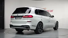 2022 BMW X7 xDrive 40i M Sport 6STR, белый — фото 2
